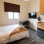 Encantador Estudio Privado Con Bano Y Kitchenette