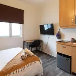 Encantador Estudio Privado Con Bano Y Kitchenette