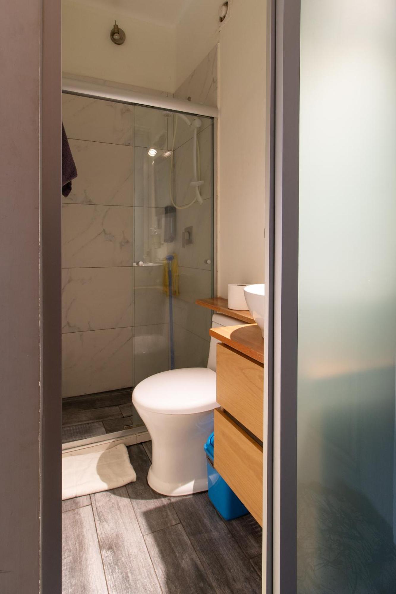 Encantador Estudio Privado Con Bano Y Kitchenette *