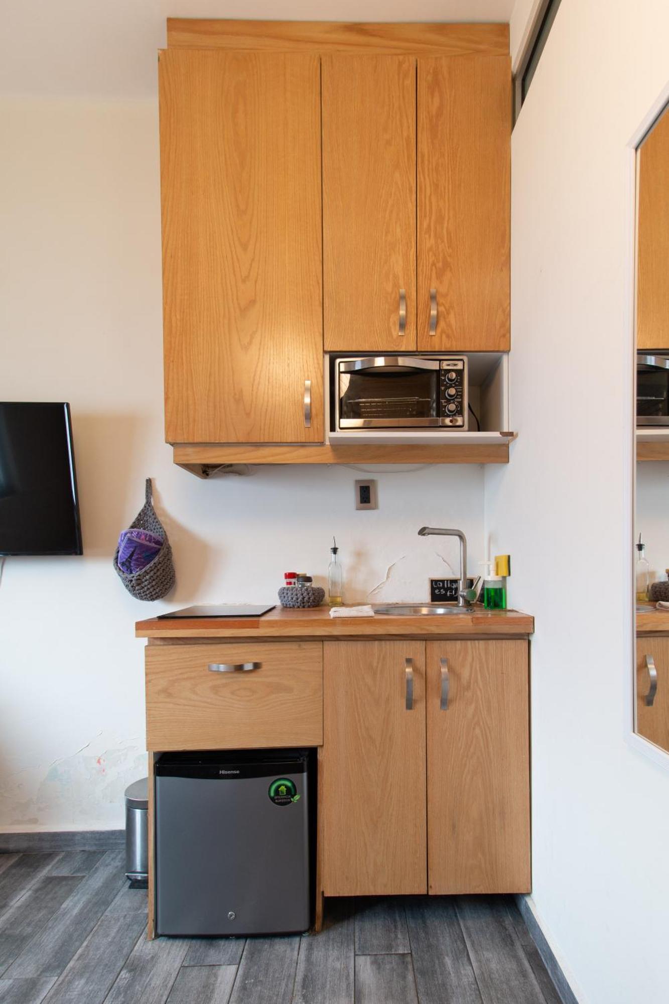 Encantador Estudio Privado Con Bano Y Kitchenette Appartamento